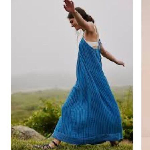 Free People Dresses & Skirts - NWOT Free People Rio Reversible Midi size Medium